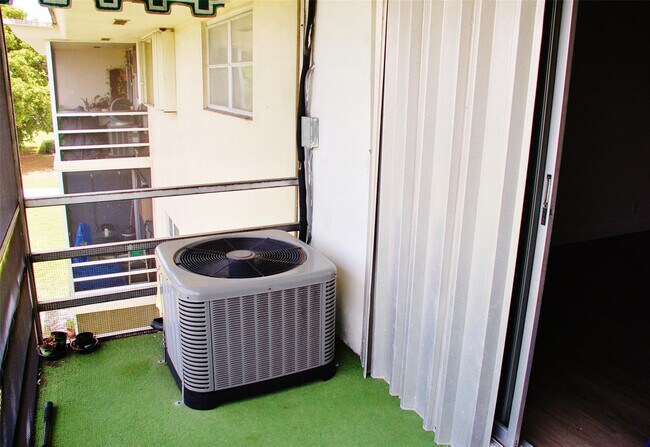 Building Photo - 4770 NW 10th Ct