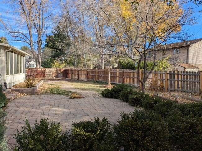 Building Photo - 582 S Everett Ct