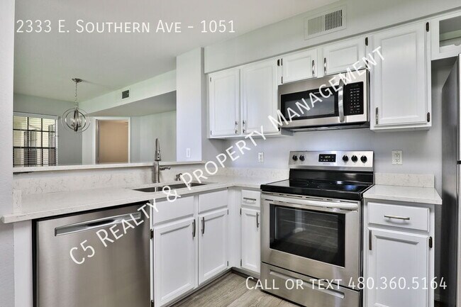 Building Photo - Adorable 2 Bed/2 Bath Tempe Townhouse