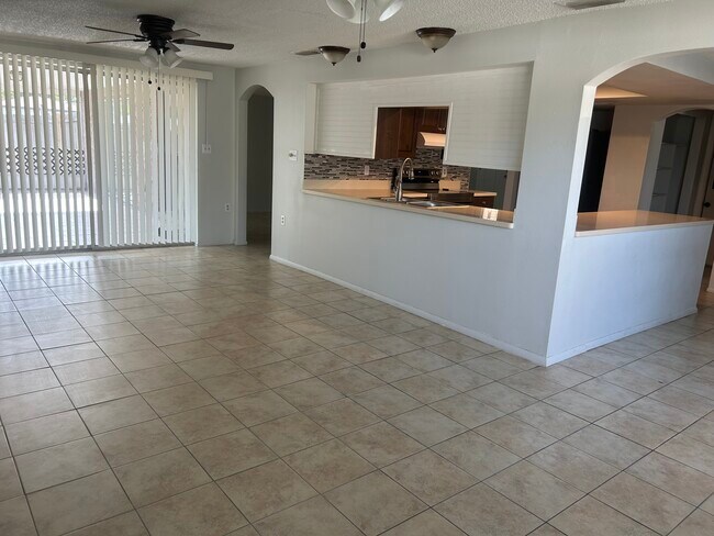 Building Photo - 7204 Brentwood Dr