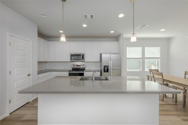 Building Photo - 301 Elm Br Trl