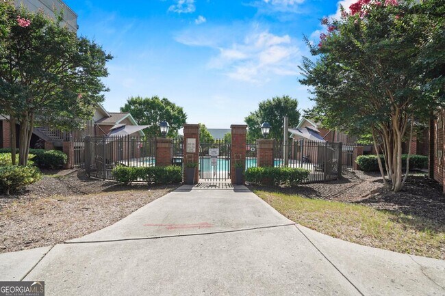 Building Photo - 898 Oak St SW