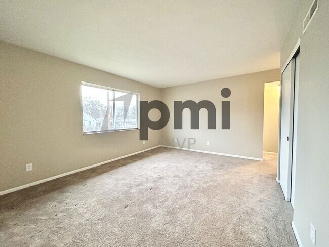 Building Photo - 822 Whitethorne Ave