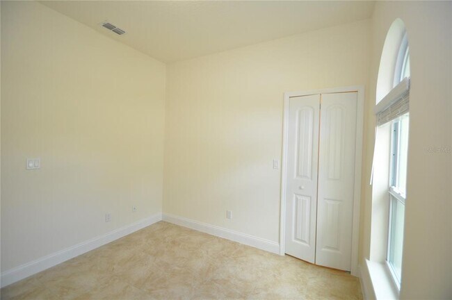 Building Photo - 17 Rainbow Ln