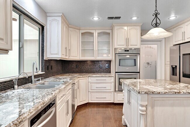 Building Photo - 1808 Cougar Ln