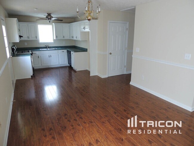 Building Photo - 99 Floresta Dr