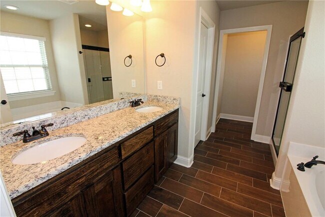 Building Photo - 2303 SW Elington St