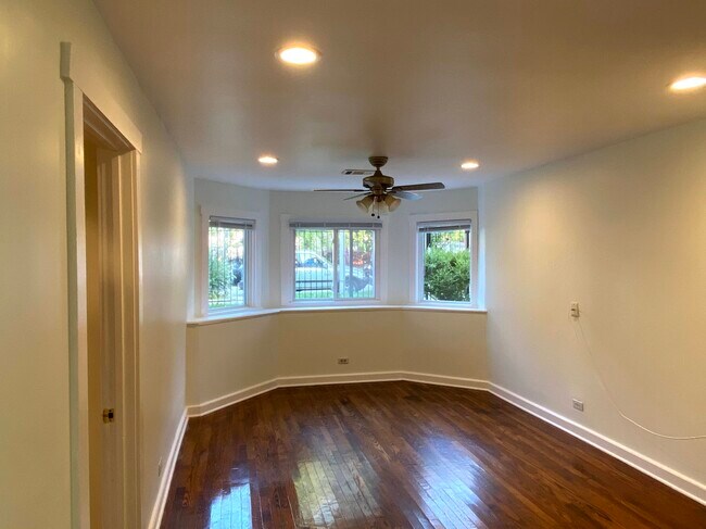 Living room with Bay Windows - 1928 N Monticello Ave