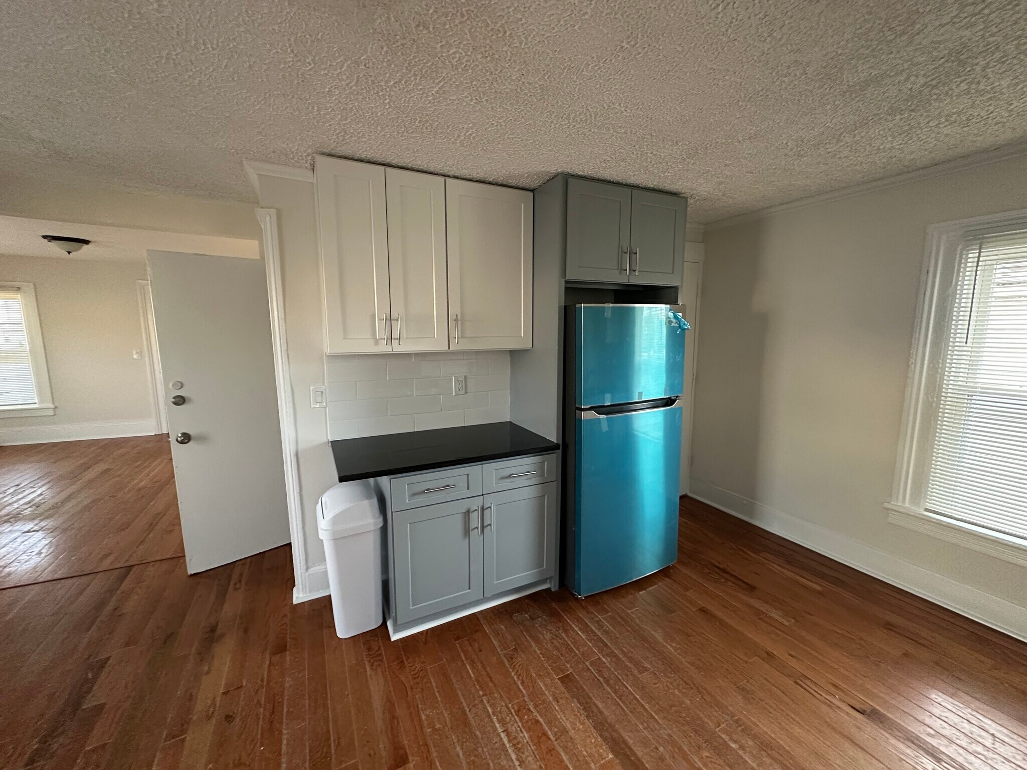 Building Photo - 164 Hanover St