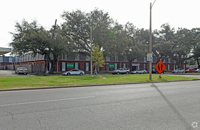 Lake Terrace Gardens New Orleans, LA Apartment Finder