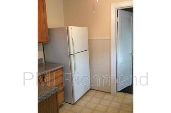Building Photo - 2705 Dellrose Ave