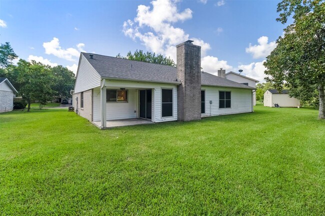 Building Photo - 210 Pecan Valley Ct