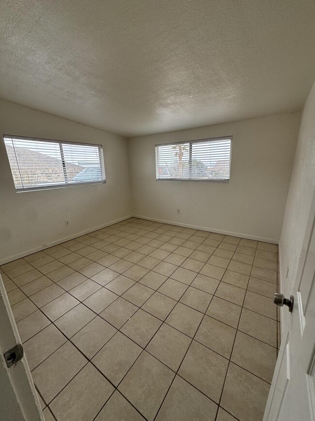 Building Photo - 5958 El Reposo St