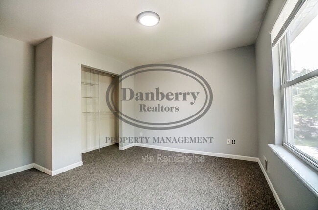 Building Photo - 3704 Willow Run Dr