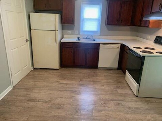 Building Photo - Spacious Two Bedroom Apartment near Oceana