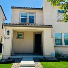 Building Photo - Ready to share an elegant lifestyle? Consider a room for rent!