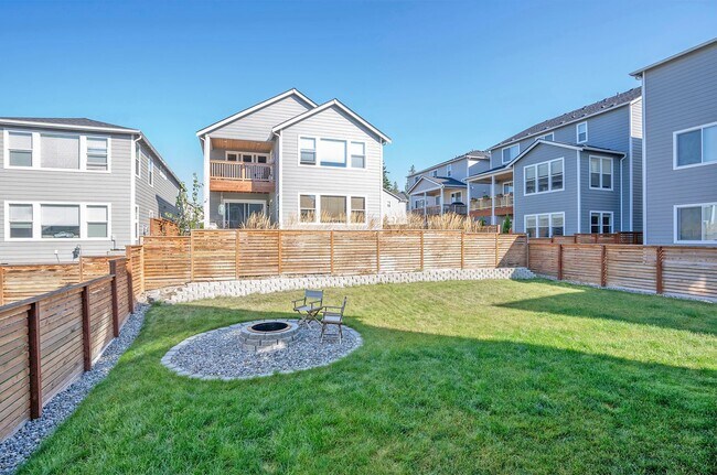 Building Photo - Newer 3-Bed Edgewood Home with A/C, Loft, ...