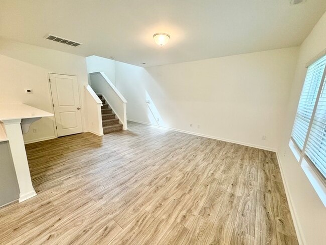 Building Photo - Three bedroom 2 1/2 bath townhome with att...