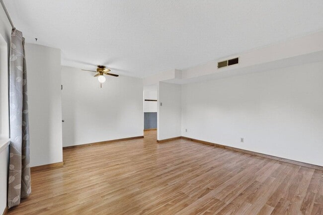 Building Photo - 2702 Avenida Del Sol