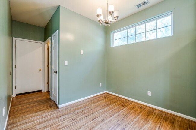 Building Photo - 3701 Bay Crescent