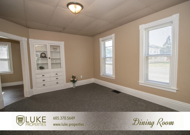 Building Photo - 203 S Summit Ave