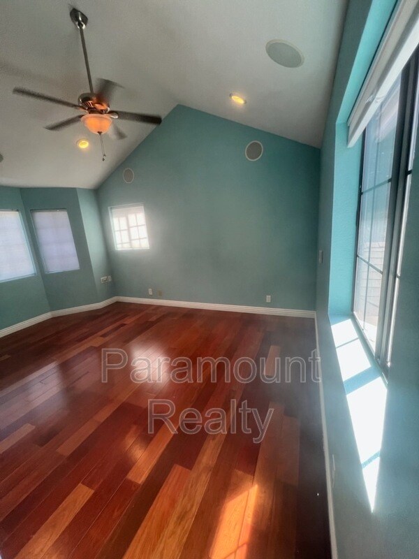 Building Photo - 600 Praderia Cir