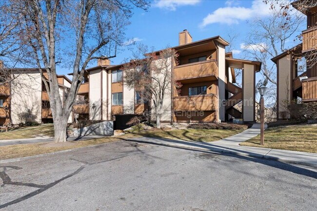 Building Photo - 6871 Countrywoods Cir