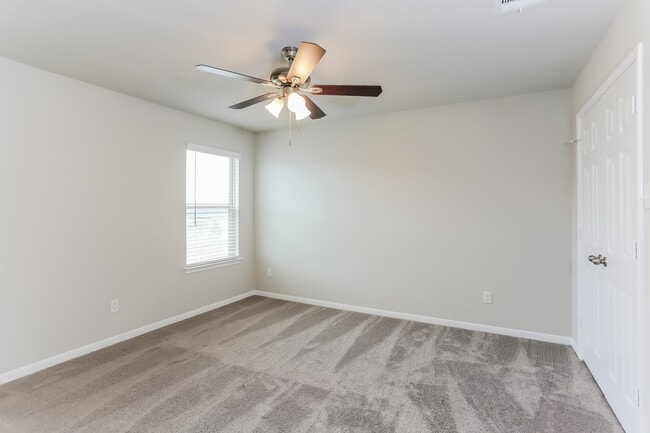Building Photo - 7215 Victorville Dr