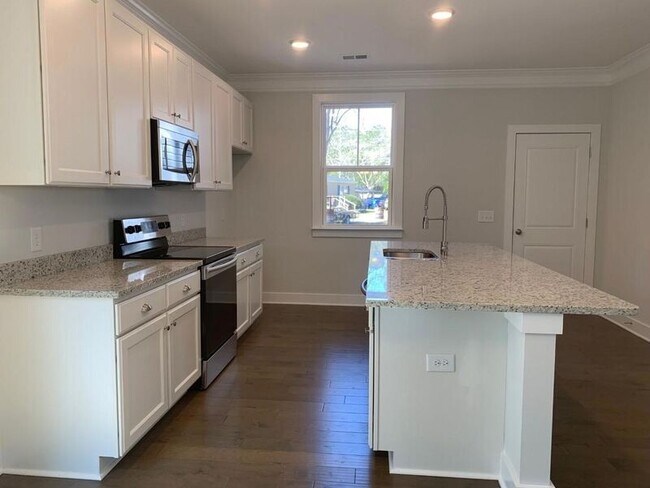 Building Photo - 1053 Rosa Green Rd