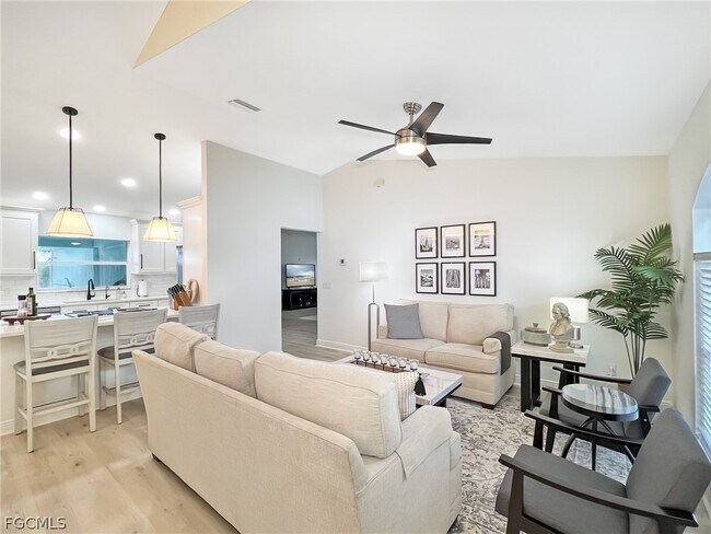 Building Photo - 1325 NE 5th Pl