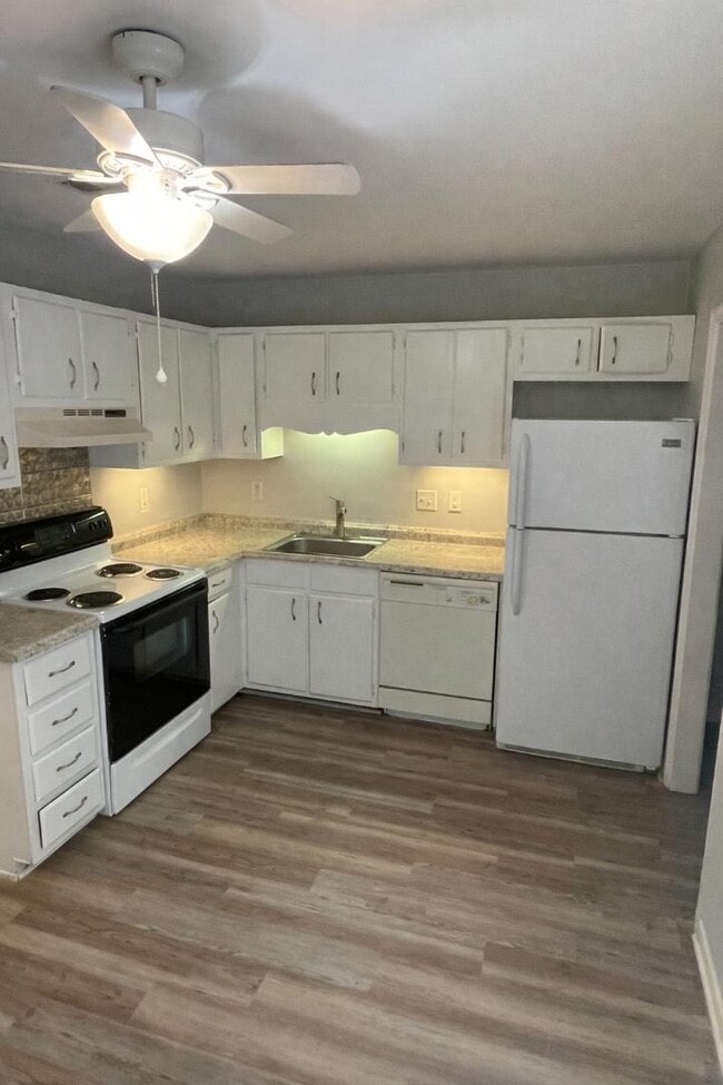 Building Photo - 113 Timber Ln