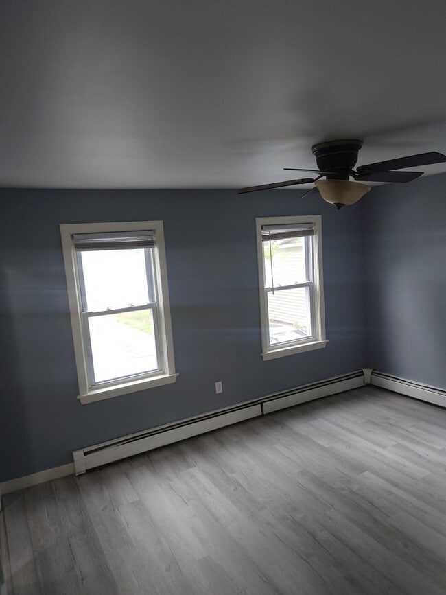 Building Photo - 2 Bedroom Single Cottage Family Home in Wo...