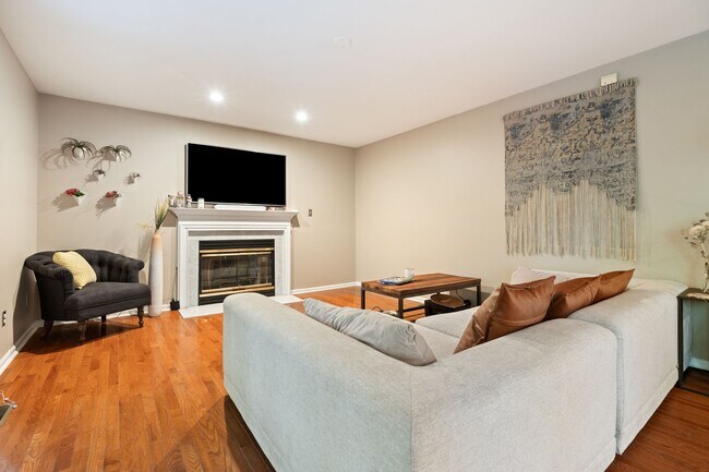 Building Photo - Single Family Home: Durham/Chapel Hill Line