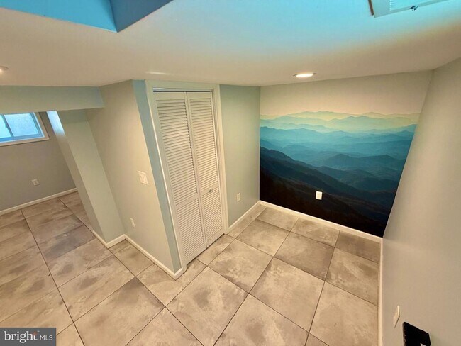 Building Photo - 4020 Grant St NE