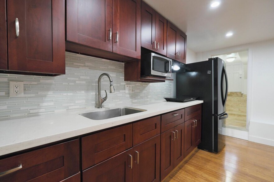 Building Photo - 1730 33rd Ave