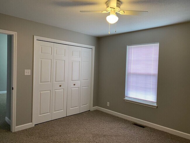 Building Photo - Newly remodeled 3 Bdr 2 Bath conveniently ...