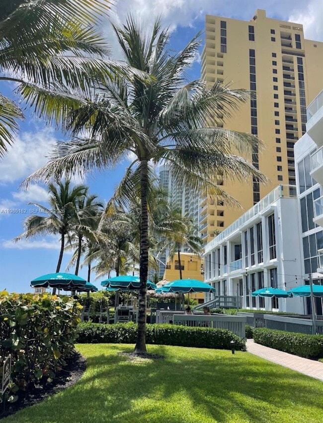 Building Photo - 16445 Collins Ave