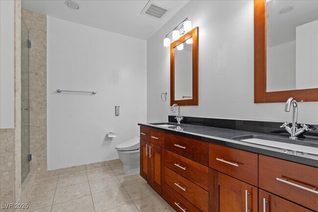 Building Photo - 4525 Dean Martin Dr