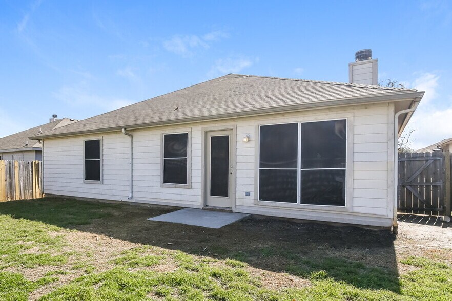 Building Photo - 840 Poncho Ln