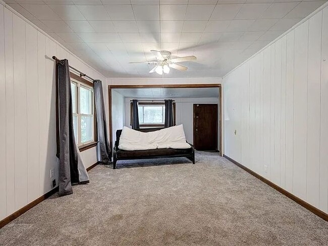 Building Photo - 4001 Meadowview Dr
