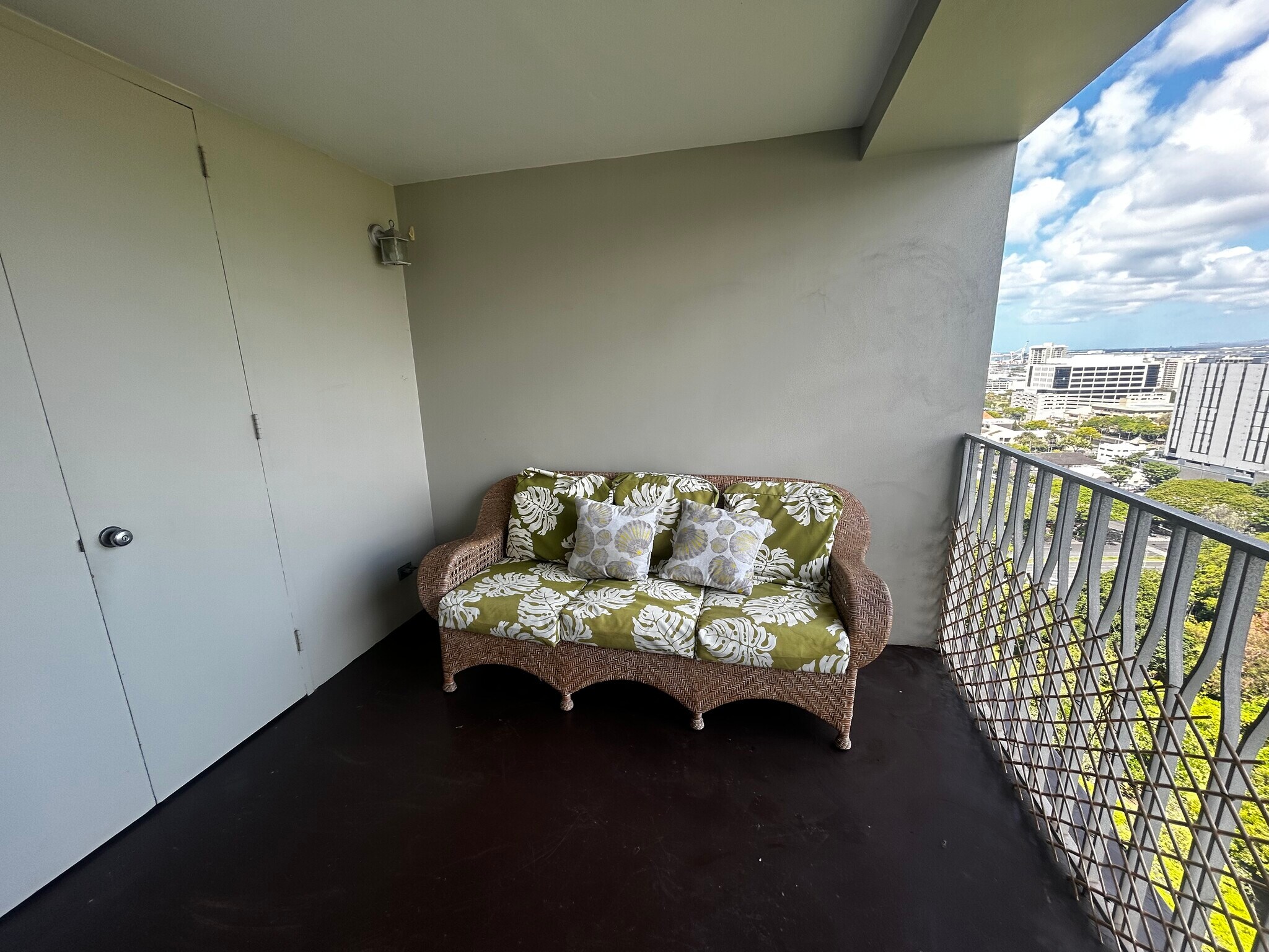 Lanai - 1515 Nuuanu Ave