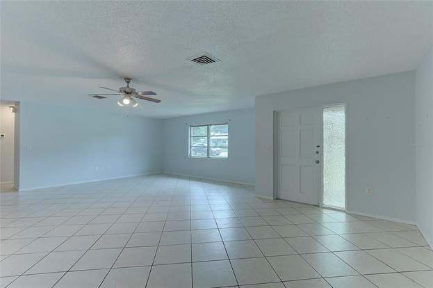 Building Photo - 2101 Utica Dr