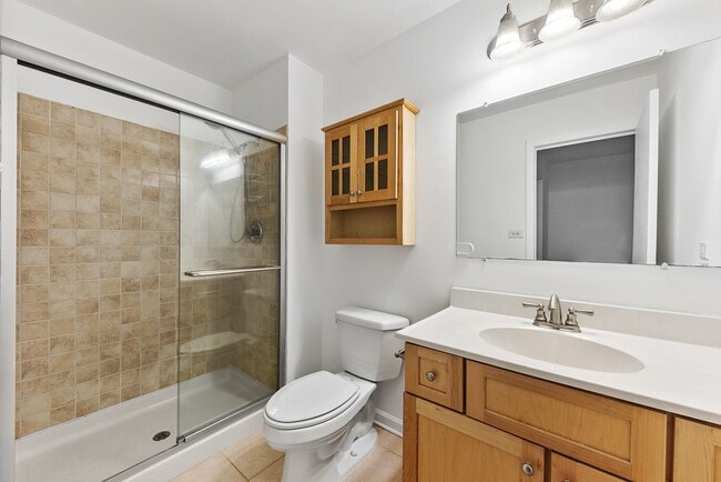 Building Photo - Modern 3-Bed Townhome in Hoffman Estates –...