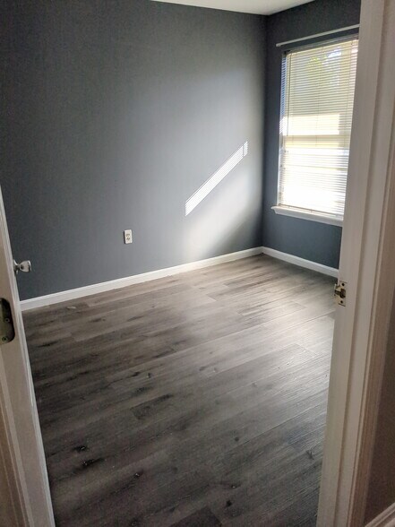 Building Photo - 818 Rubel Ave
