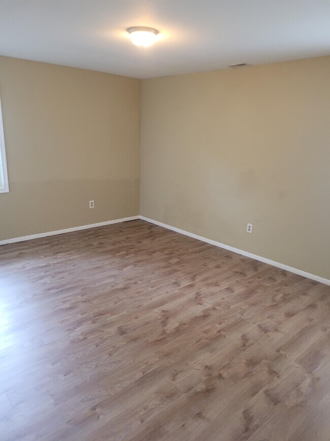 Building Photo - 47 Holstone Ln