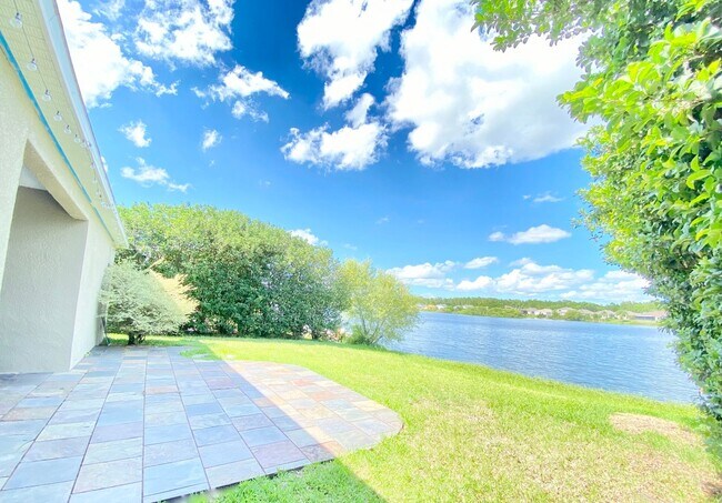 Building Photo - Stunning Lake View Home in Waterside Estate!