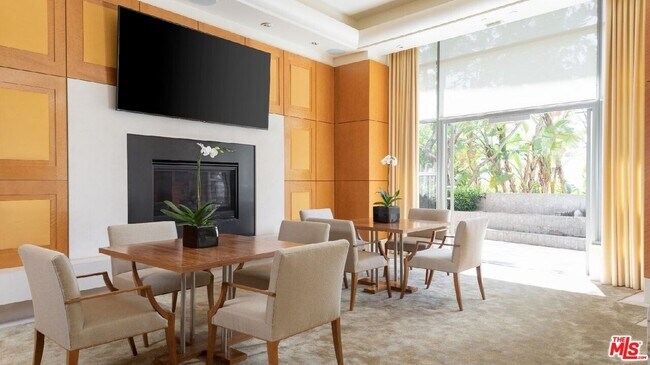 Building Photo - 10776 Wilshire Blvd