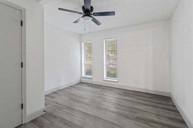 Building Photo - 2404 Kentfield Ln
