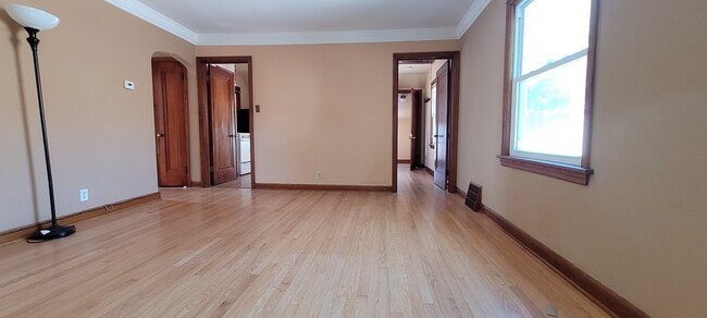 Building Photo - 2132-34-2134 W Kendall Ave