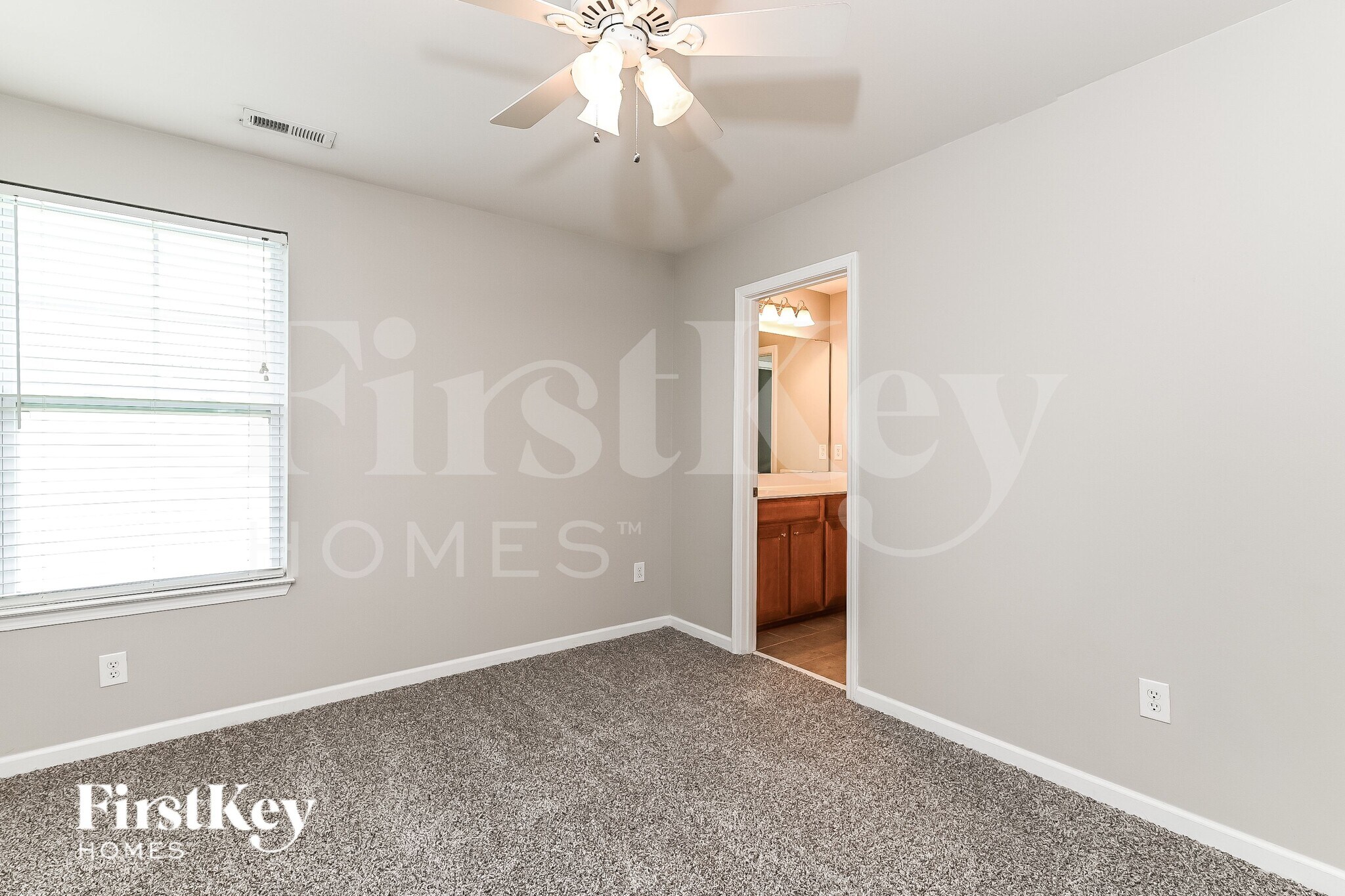 Building Photo - 372 Sanctuary Park Dr